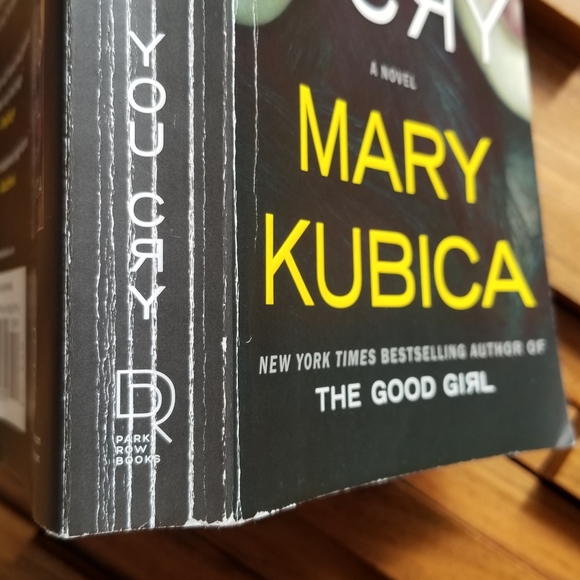 Book 😍 4 for $22 | Novel "Don't You Cry" Mary Kubica - Picture 4 of 7